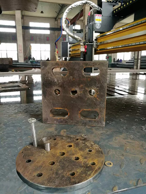 路灯生产厂家用平博数控等离子切割机现场切割的工件