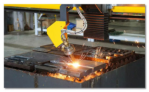 上Ｆ讲10米超长跨距无限回转数控坡口切割机调试